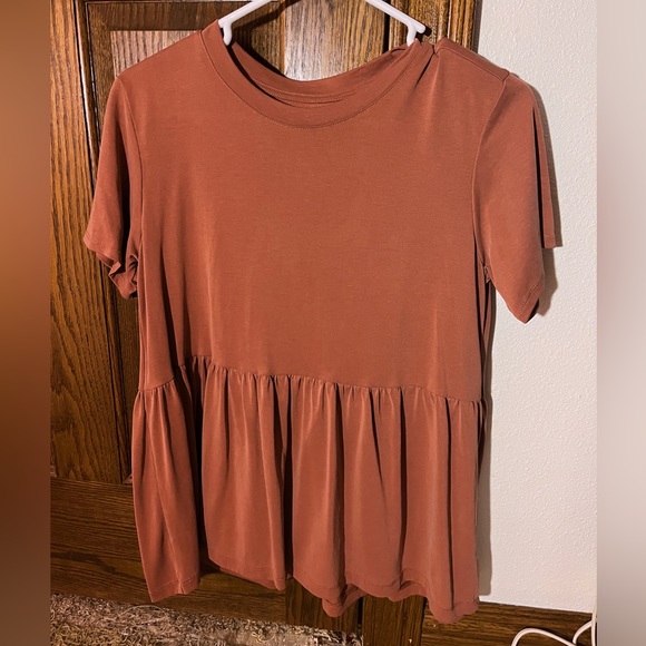 Bundle of clothes!! about 30 pieces here. good brands only worn a few times! :) - Picture 11 of 12